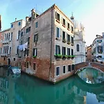 Apartment Ca Corte Nova Design With Canal View Venice