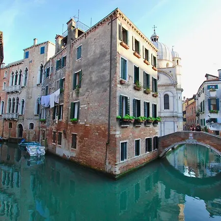 Apartment Ca Corte Nova Design With Canal View Venice